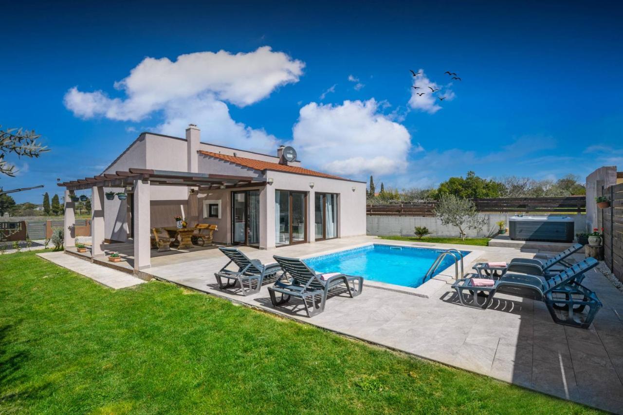 Bobo Family House With Pool Villa Vodnjan Exterior photo