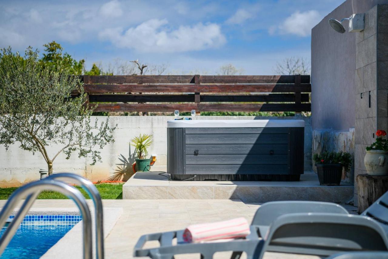 Bobo Family House With Pool Villa Vodnjan Exterior photo